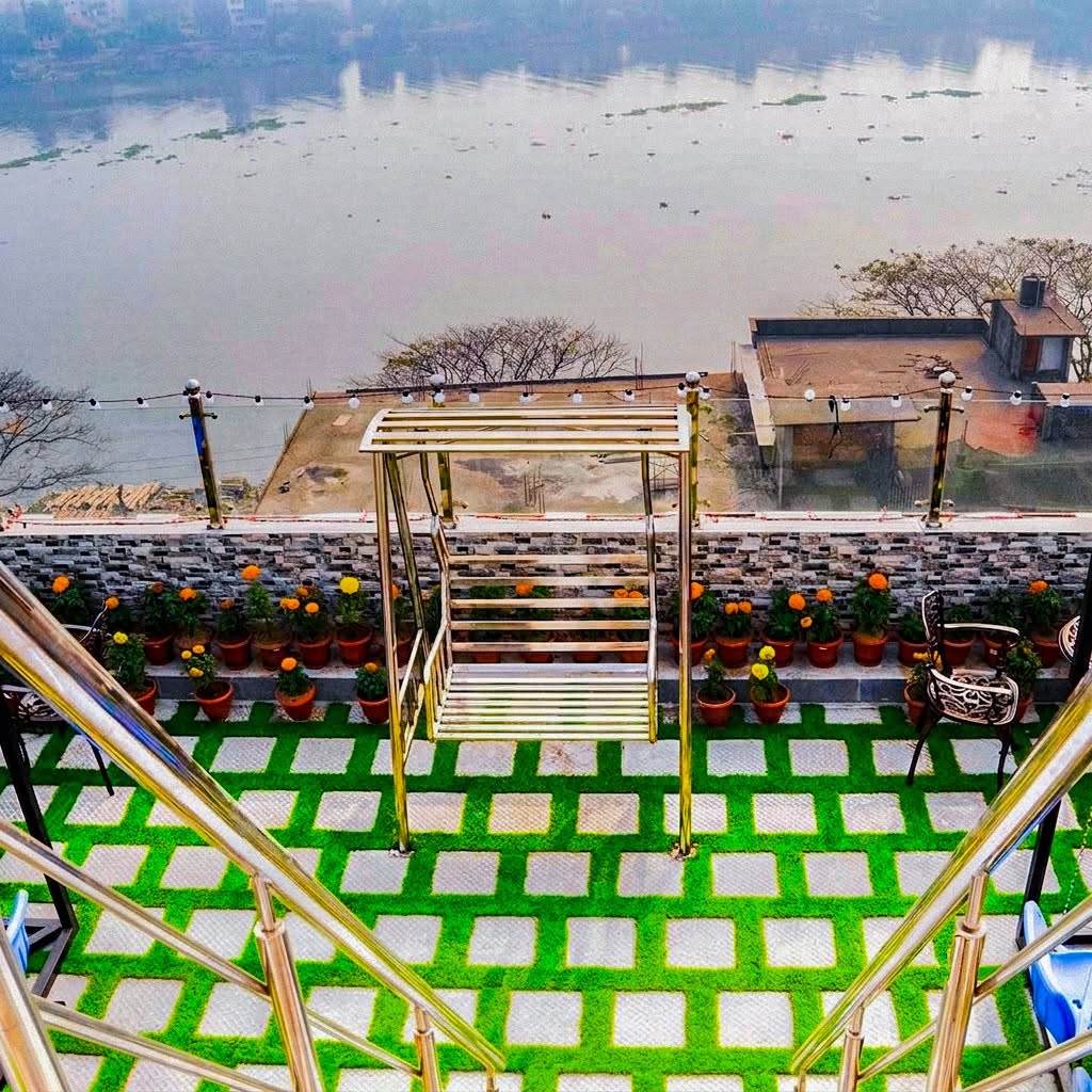 সূর্যাস্তে নদীর দৃশ্য